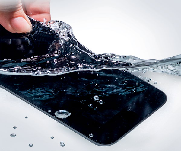 smartphone being dunked in water