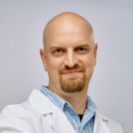 Headshot of Dr. Tyler Hinkle, Head of R&D – Life Sciences Venting