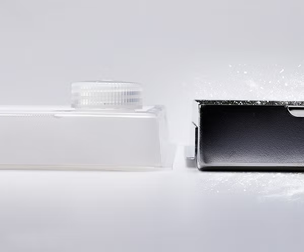 Keep bulk drug product in the tray during lyophilization