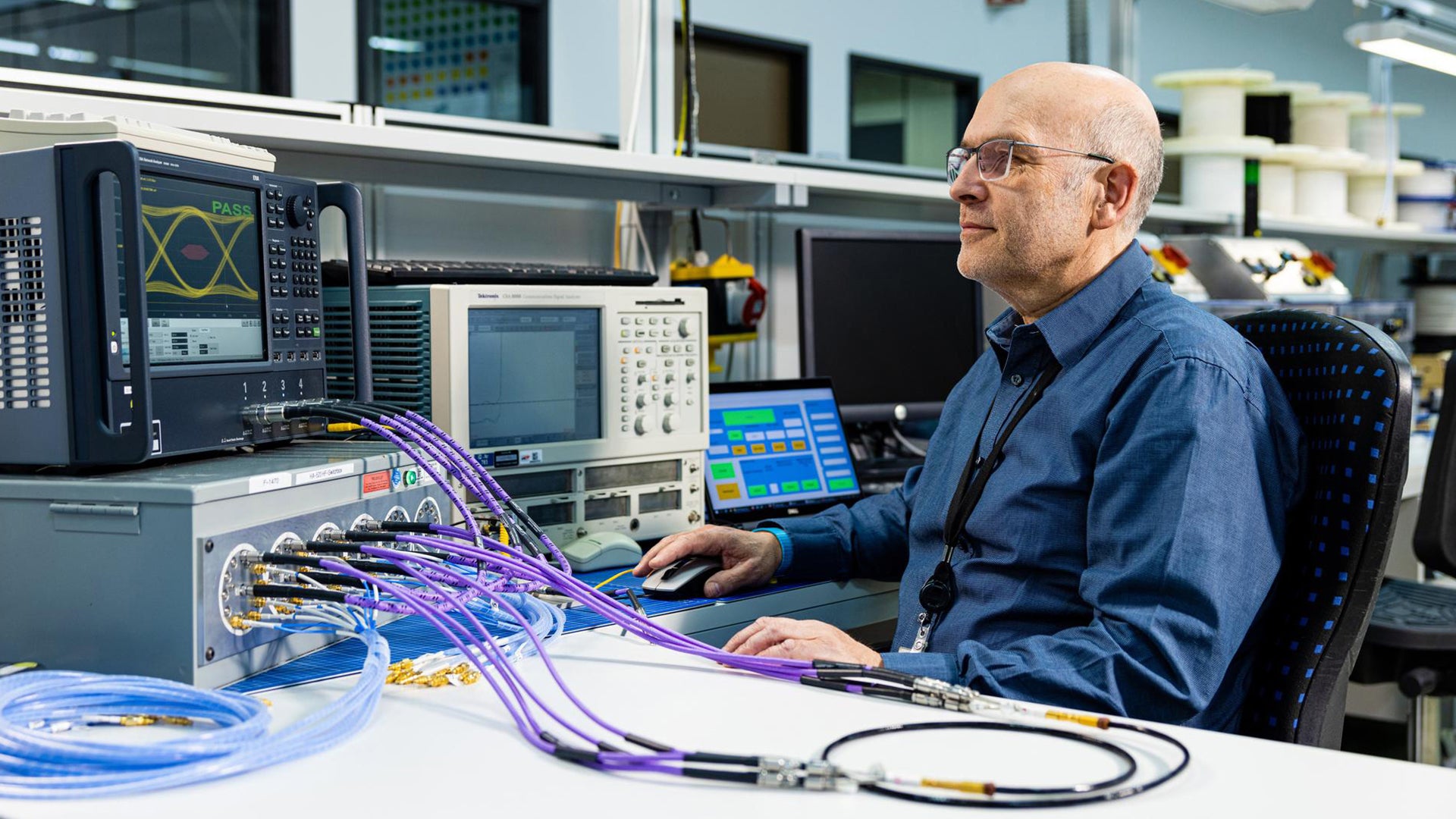 Gore associate testing cables with Phaseflex
