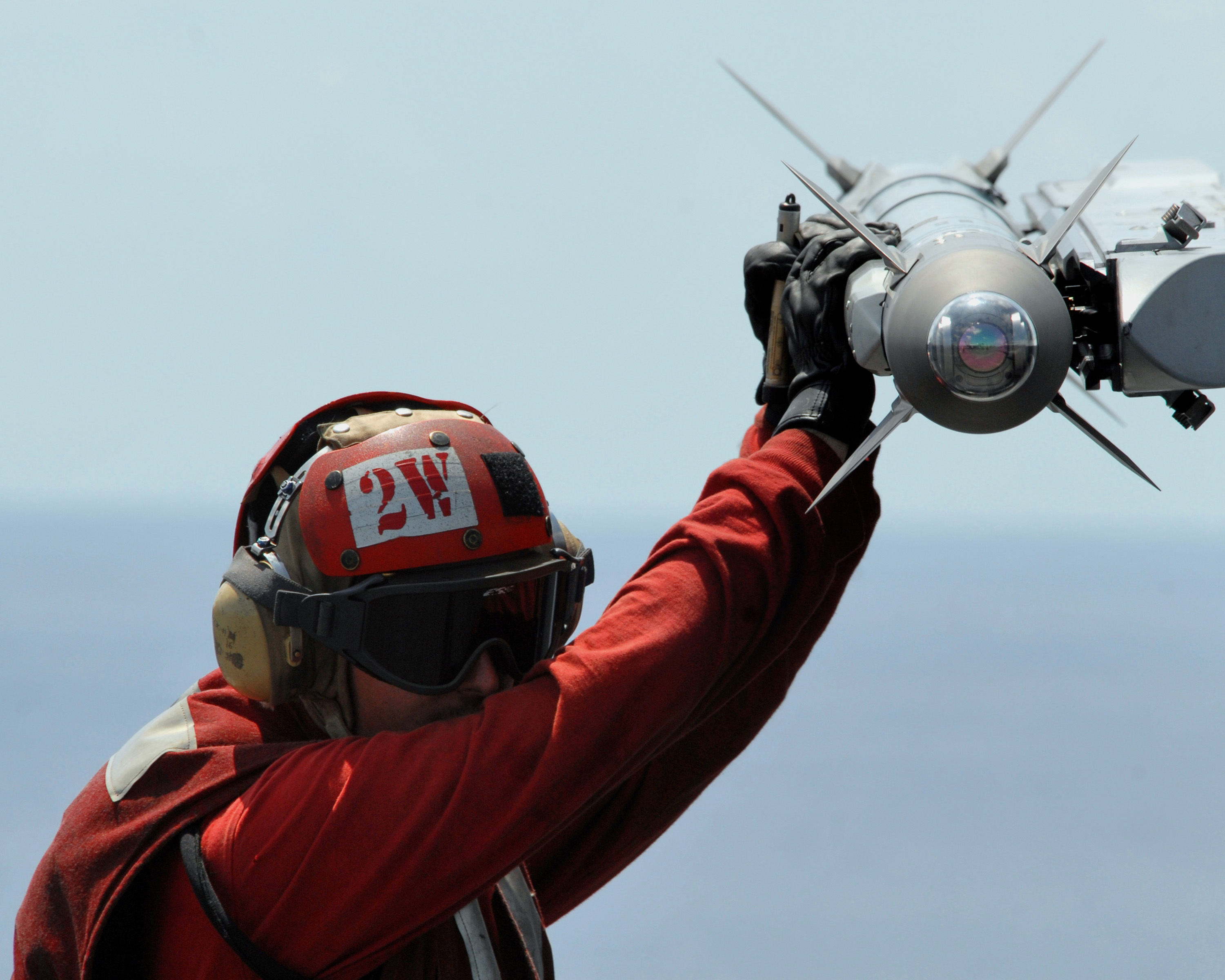 Man holding sidewinder missile