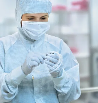 Cleanroom RGA person