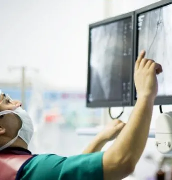 doctor reviewing a screen in the operating room