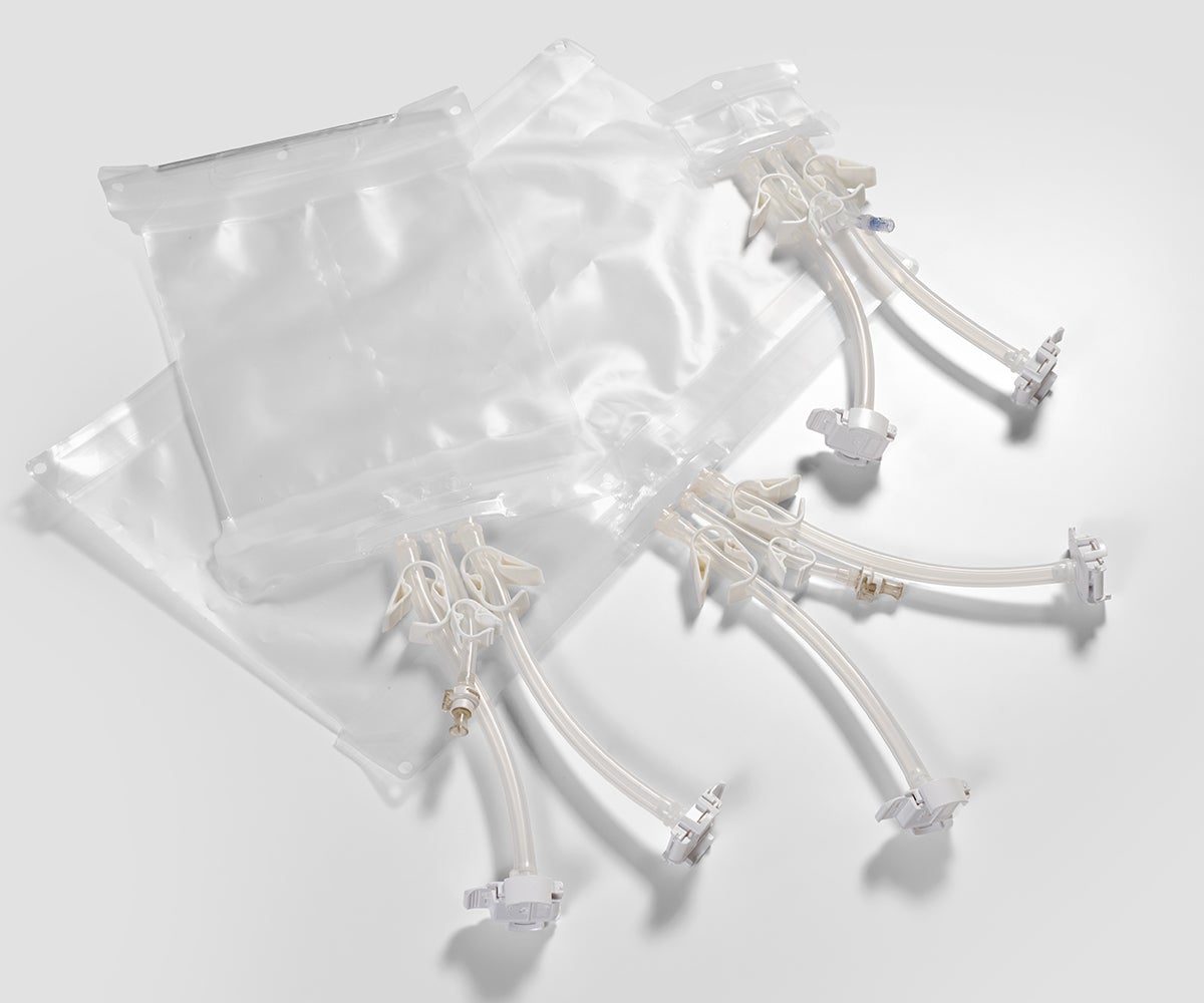 Image shows array of available sizes of GORE® STA-PURE™ Flexible Freeze Container