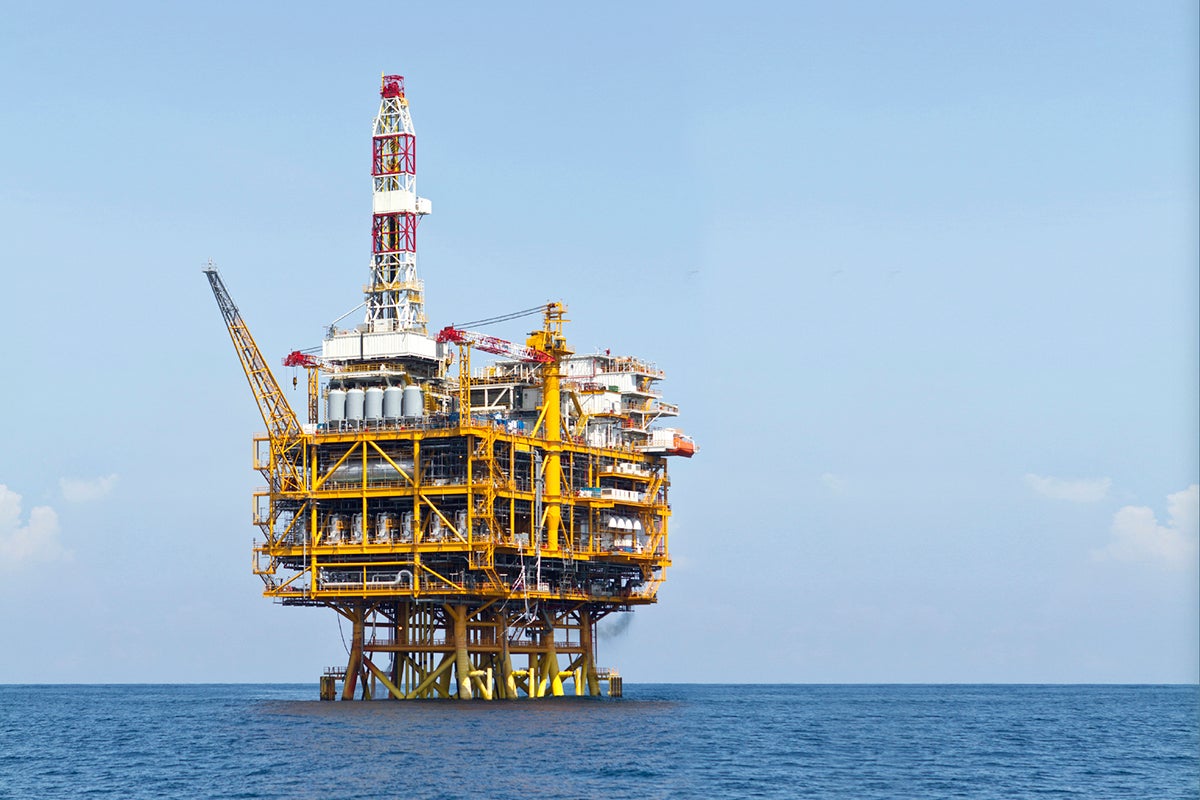 Image of an oil rig platform